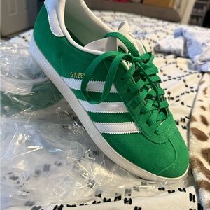 M8 W10 Adidas Green and White Suede Sneakers